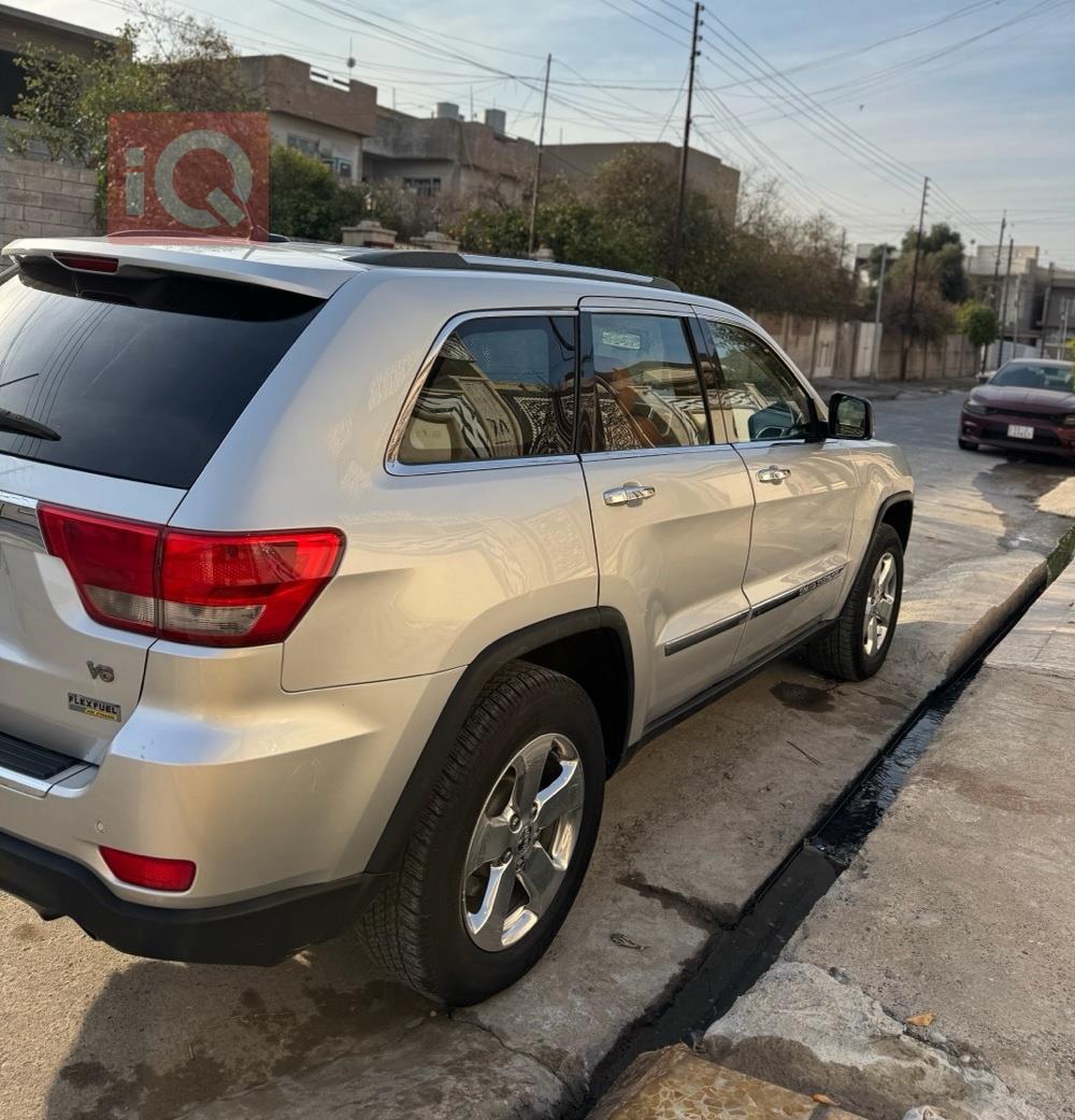 جیپ گراند شیرۆکی